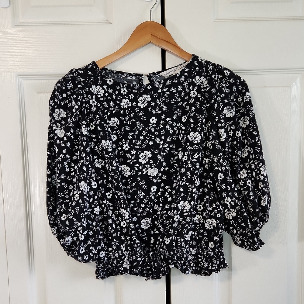 Vanilla Star Black & White Ditsy Floral Blouse Size SM Puff Sleeves Ruched Waist